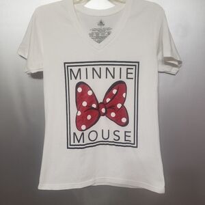CUTE DISNEY STORE WOMANS WHITE MINNIE MOUSE T- SHIRT. RED PRINT BOW. SZ L